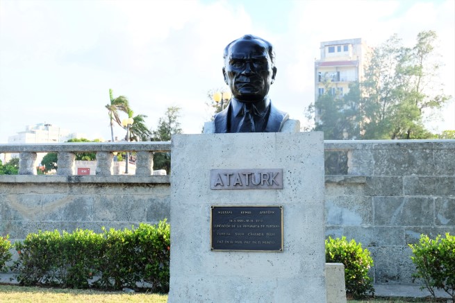 Havana Atatürk büstü
